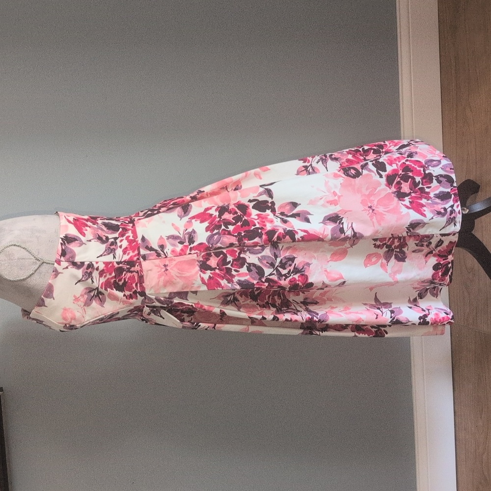 WHBM Floral Dress 8 - Picture 6 of 14